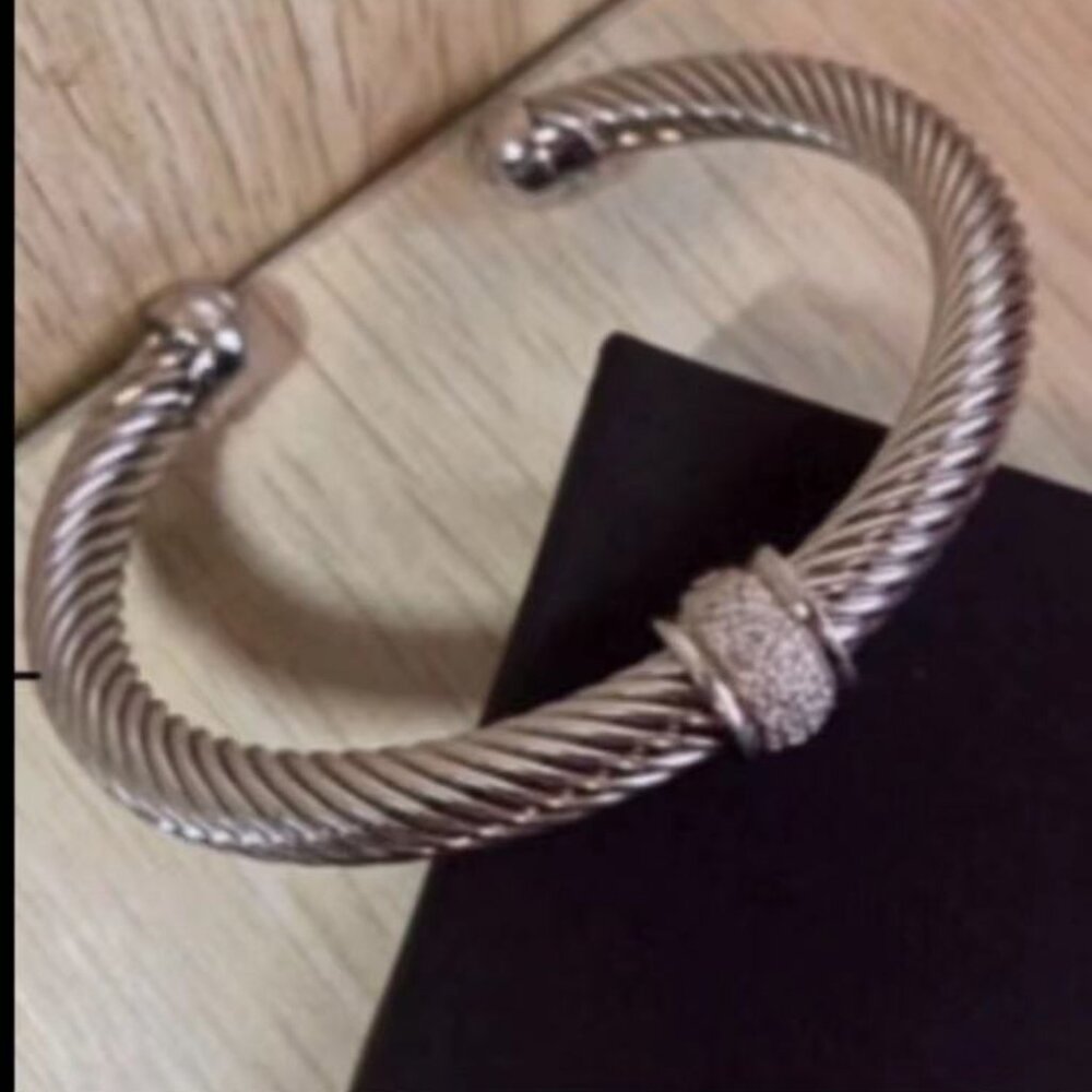 David Yurman Cable Classics Bracelet With Pave Diamond Station - Picture 3 of 3